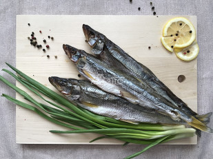 Говядина вяленая (строганина): Корюшка вяленая с икрой