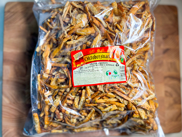 Нитка ЖАРЕНАЯ "Чеснок с зеленью" Oktobersnack 1 кг (сырный продукт) в Копейске