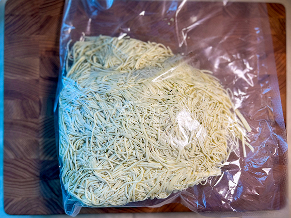 Сырный продукт ФЕРМЕРСКИЙ паутинка  укроп/чеснок в Копейске